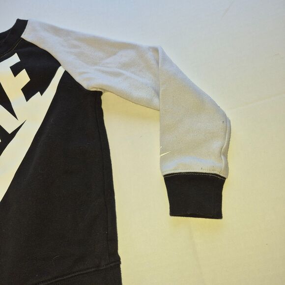 Nike 3-4 Years Black & White Sweat Shirt 60% Cotton 40% Polyester. Warm & Cozy. - Picture 4 of 9